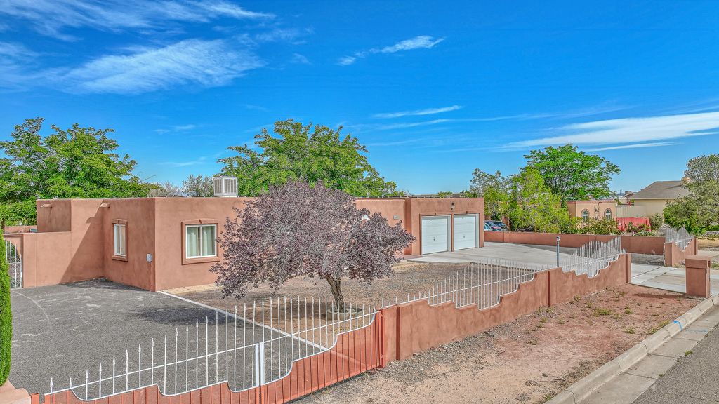 808 Villa Verde Drive SE, Rio Rancho, NM 87124