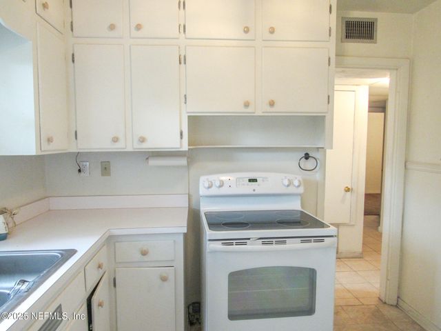 1065 UNDERHILL Drive, Jacksonville, FL 32211