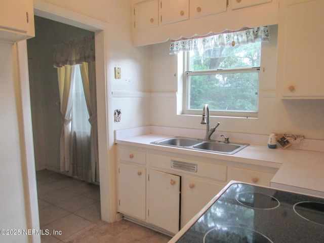 1065 UNDERHILL Drive, Jacksonville, FL 32211