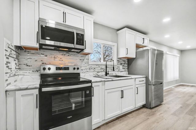 2105 S Taylor Street, South Bend, IN 46613