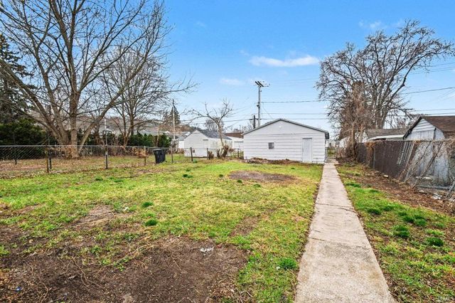 2105 S Taylor Street, South Bend, IN 46613