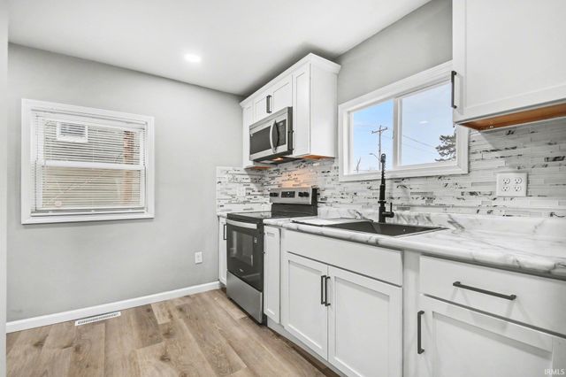 2105 S Taylor Street, South Bend, IN 46613