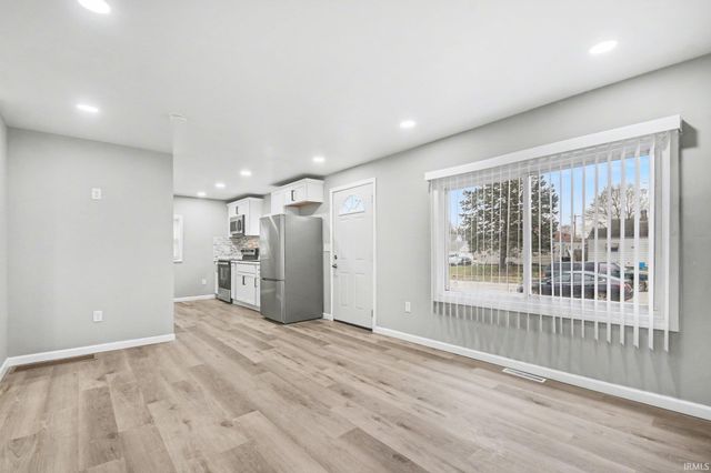 2105 S Taylor Street, South Bend, IN 46613