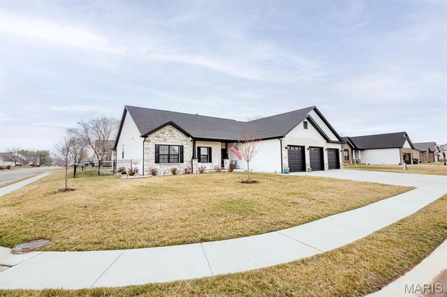 1113 Menominee Trail, Mascoutah, IL 62258