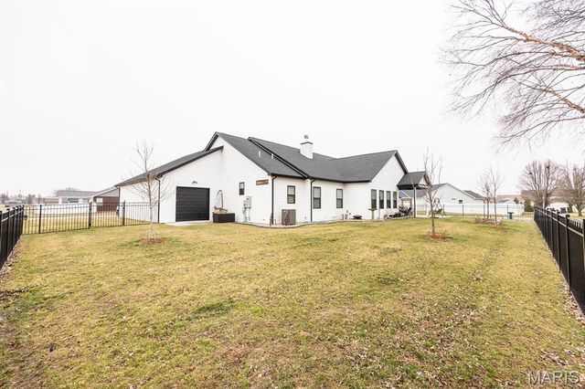 1113 Menominee Trail, Mascoutah, IL 62258