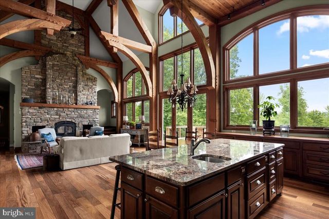 6483 CHESHIRE LN, Marshall, VA 20115