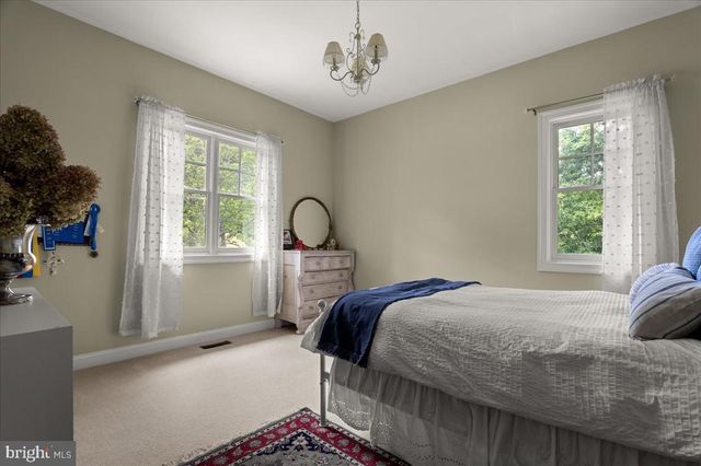 6483 CHESHIRE LN, Marshall, VA 20115