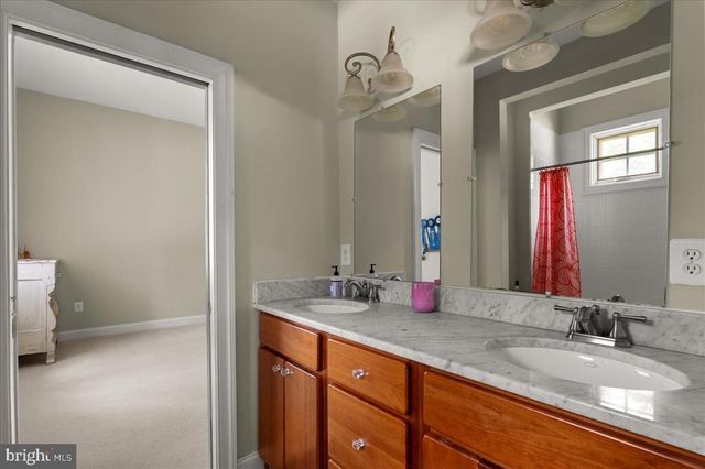 6483 CHESHIRE LN, Marshall, VA 20115