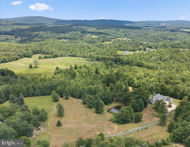 6483 CHESHIRE LN, Marshall, VA 20115