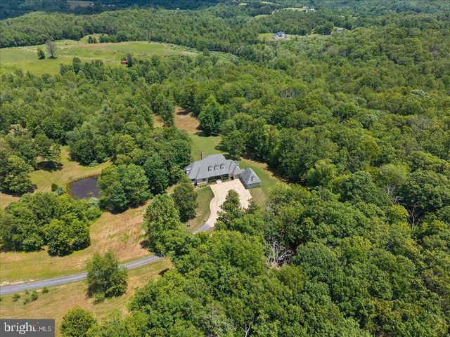 6483 CHESHIRE LN, Marshall, VA 20115
