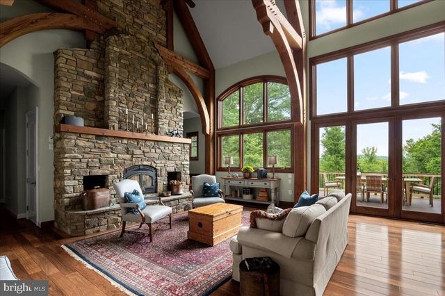 6483 CHESHIRE LN, Marshall, VA 20115