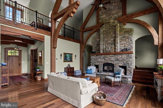 6483 CHESHIRE LN, Marshall, VA 20115