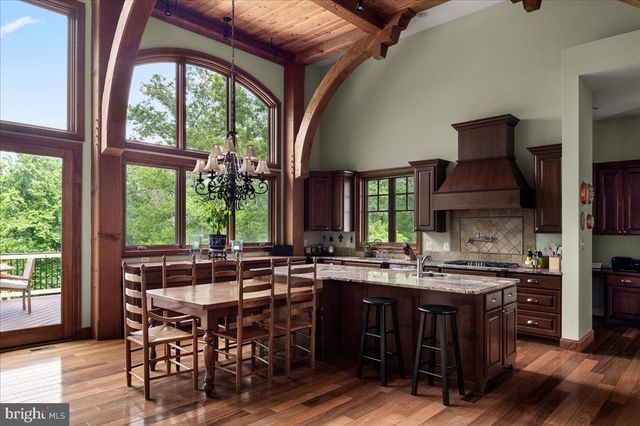 6483 CHESHIRE LN, Marshall, VA 20115