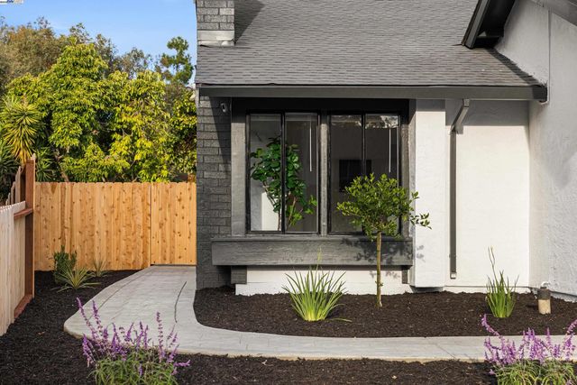 713 Sandy Brook Ct, Rodeo, CA 94572