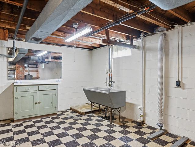186 E Woodsdale Avenue, Akron, OH 44301