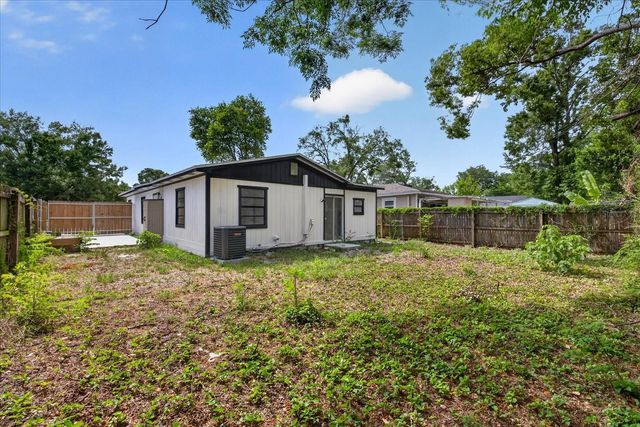 9405 N MARY AVENUE, Tampa, FL 33612