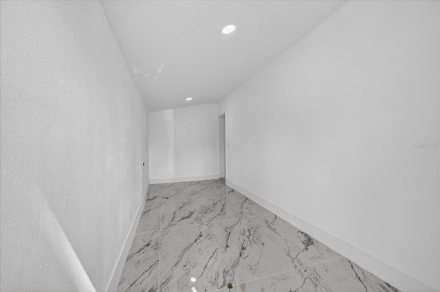 9405 N MARY AVENUE, Tampa, FL 33612