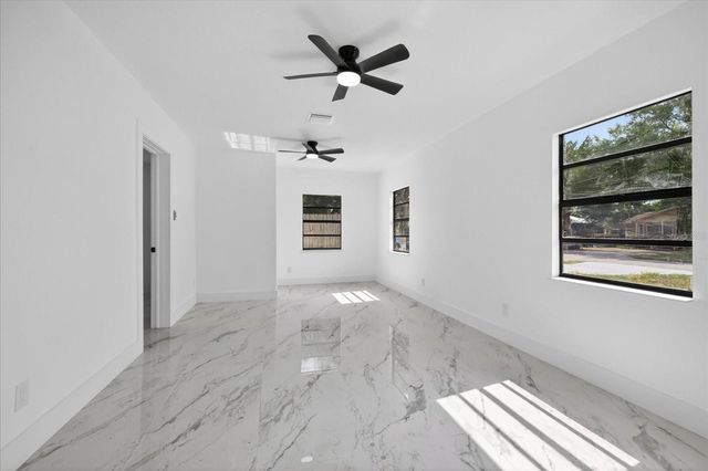 9405 N MARY AVENUE, Tampa, FL 33612