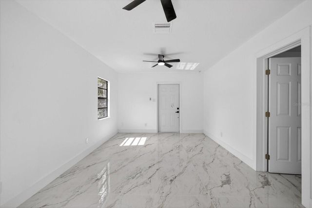 9405 N MARY AVENUE, Tampa, FL 33612