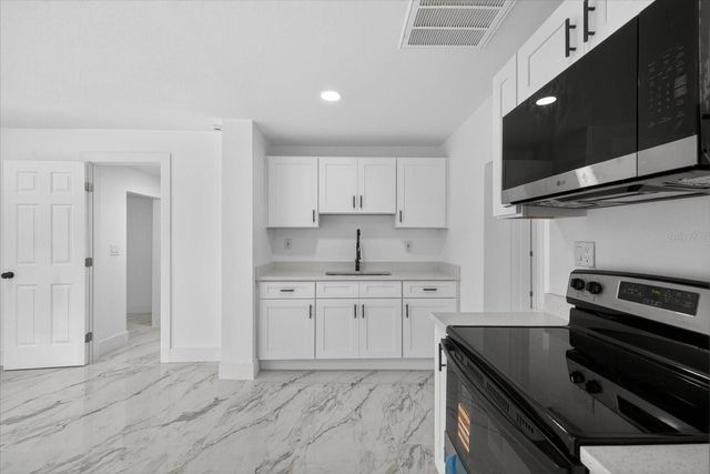 9405 N MARY AVENUE, Tampa, FL 33612
