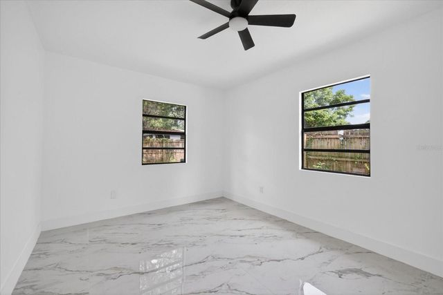 9405 N MARY AVENUE, Tampa, FL 33612
