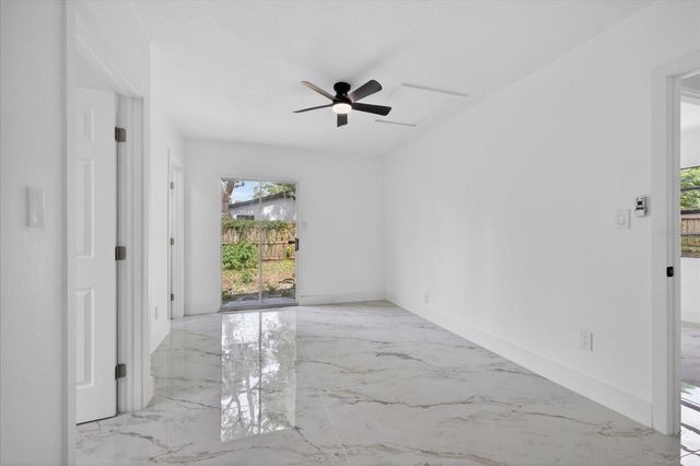 9405 N MARY AVENUE, Tampa, FL 33612