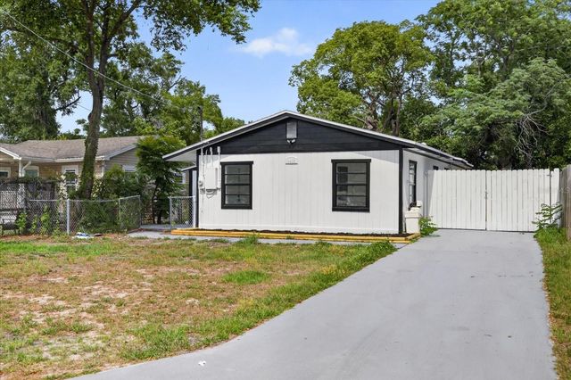 9405 N MARY AVENUE, Tampa, FL 33612