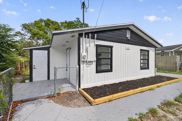 9405 N MARY AVENUE, Tampa, FL 33612