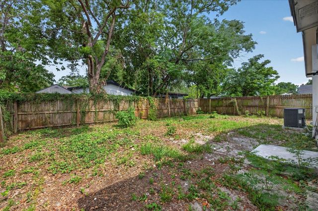 9405 N MARY AVENUE, Tampa, FL 33612