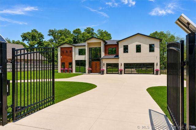 4621 S Columbia Place, Tulsa, OK 74105