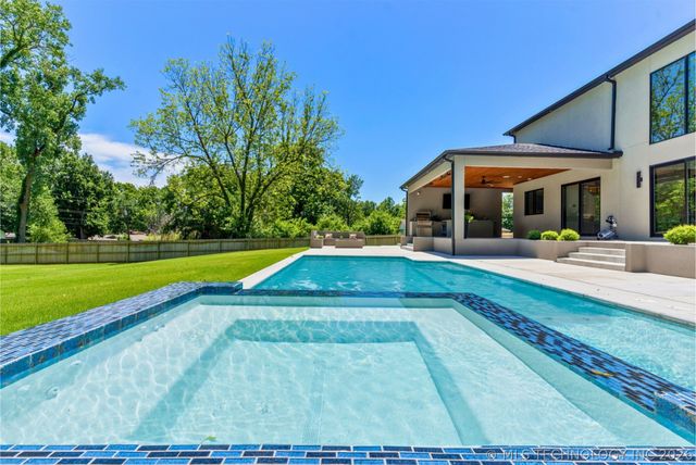 4621 S Columbia Place, Tulsa, OK 74105