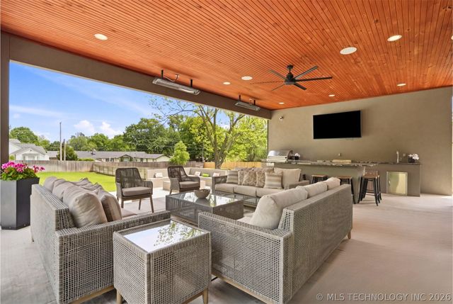 4621 S Columbia Place, Tulsa, OK 74105