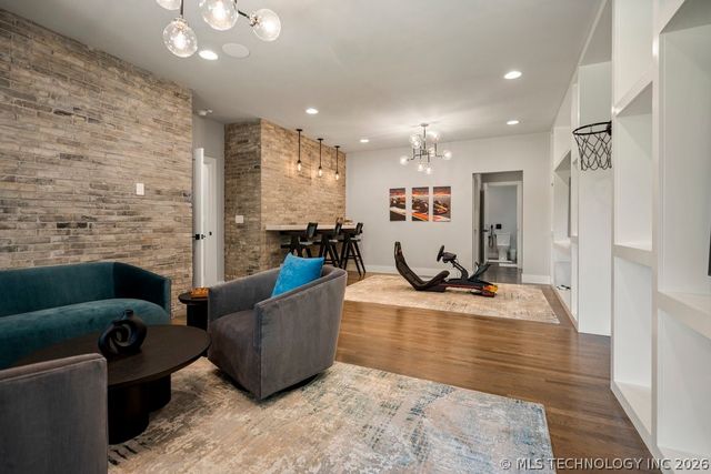 4621 S Columbia Place, Tulsa, OK 74105