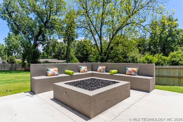 4621 S Columbia Place, Tulsa, OK 74105