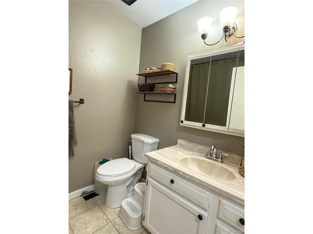 3913 Lincoln Ct, Wellington, CO 80549