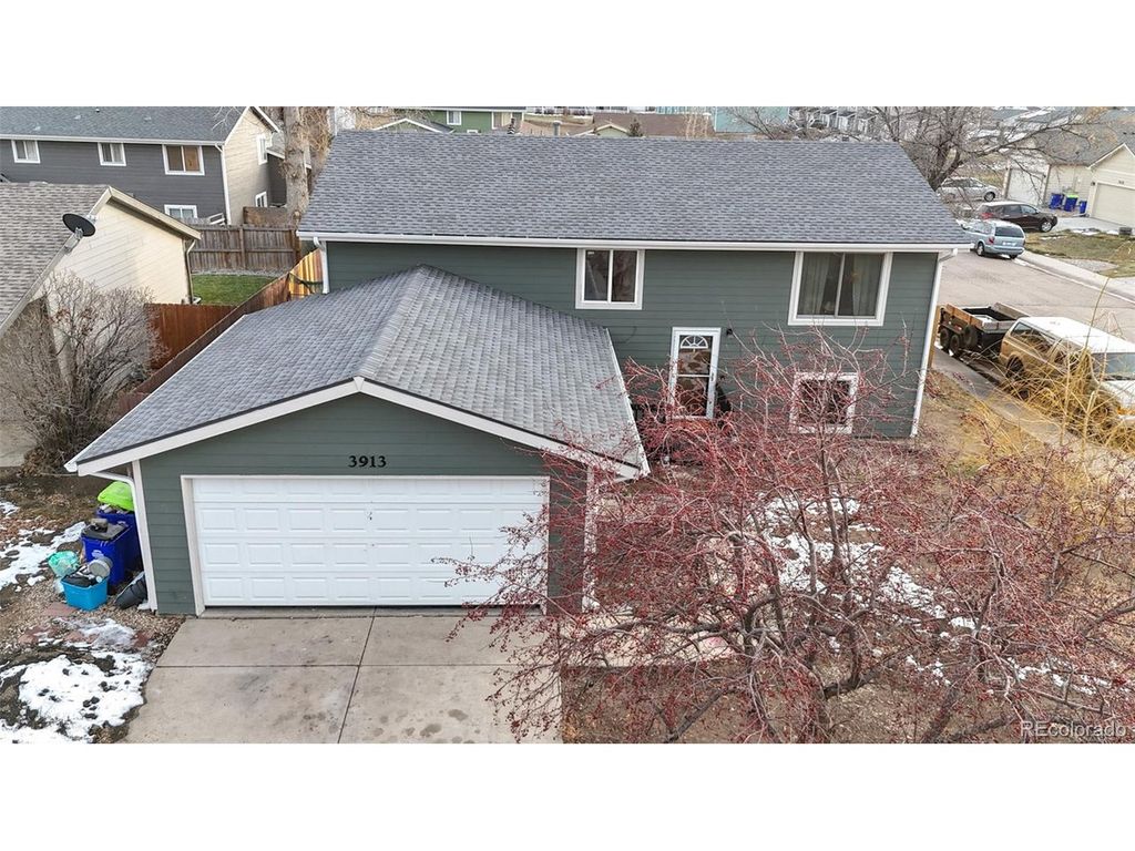 3913 Lincoln Ct, Wellington, CO 80549