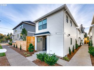 6491 Se Ramona St B, Portland, OR 97206