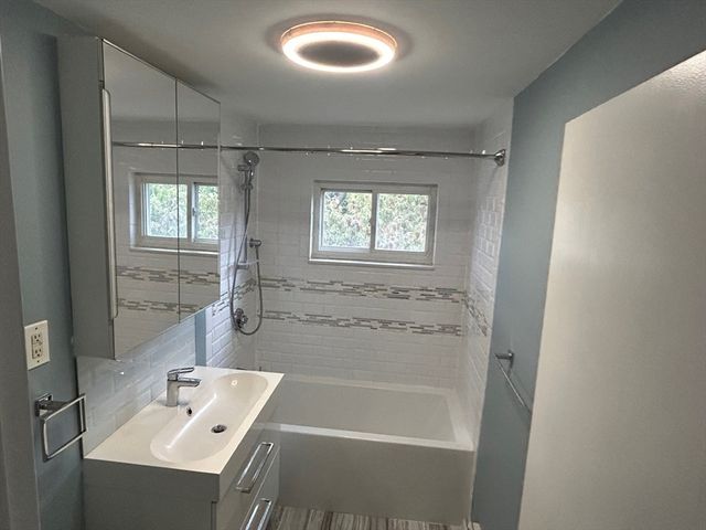 37 Will Drive 12, Canton, MA 02021