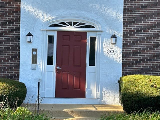 37 Will Drive 12, Canton, MA 02021