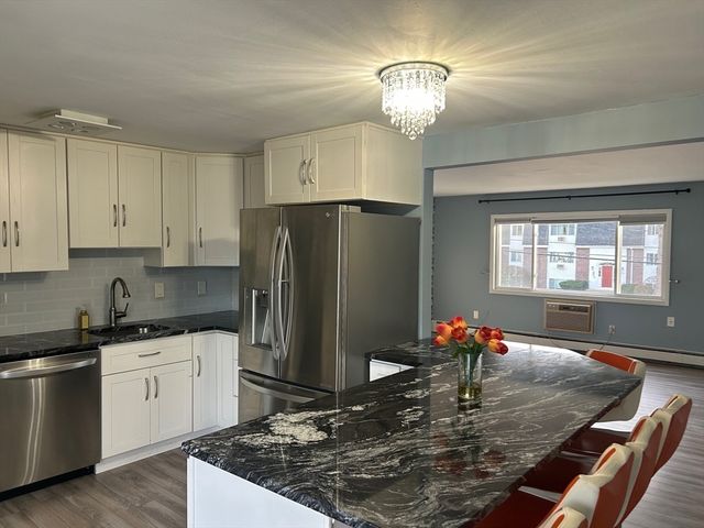 37 Will Drive 12, Canton, MA 02021