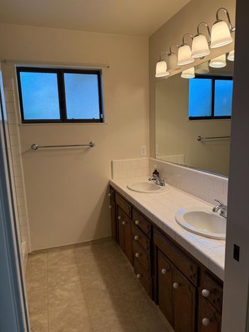 318 E Lisa Avenue, Fresno, CA 93720