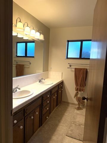 318 E Lisa Avenue, Fresno, CA 93720