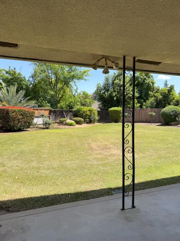 318 E Lisa Avenue, Fresno, CA 93720