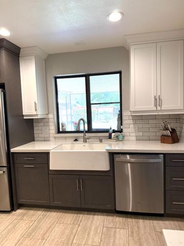 318 E Lisa Avenue, Fresno, CA 93720