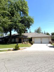 318 E Lisa Avenue, Fresno, CA 93720