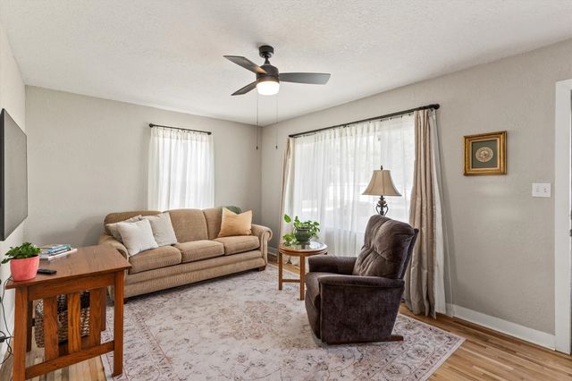 537 11th Street, West Des Moines, IA 50265