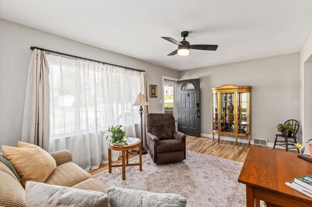 537 11th Street, West Des Moines, IA 50265