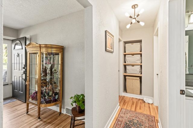537 11th Street, West Des Moines, IA 50265