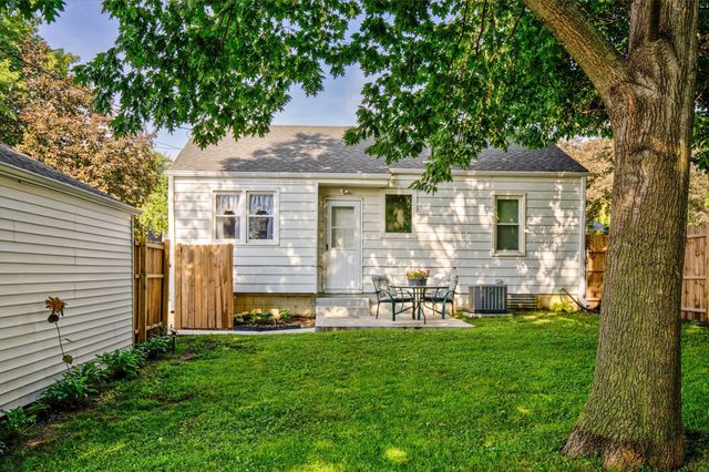 537 11th Street, West Des Moines, IA 50265