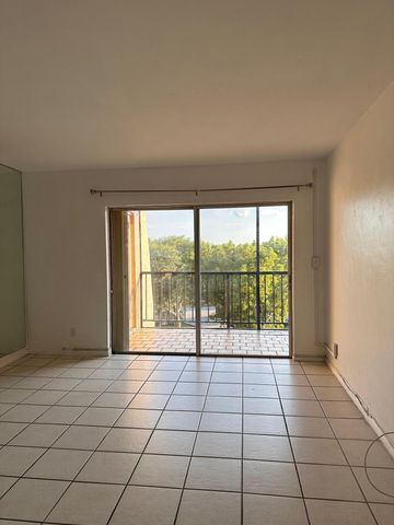 13707 Kendale Lakes Circle Ph13, Miami, FL 33183